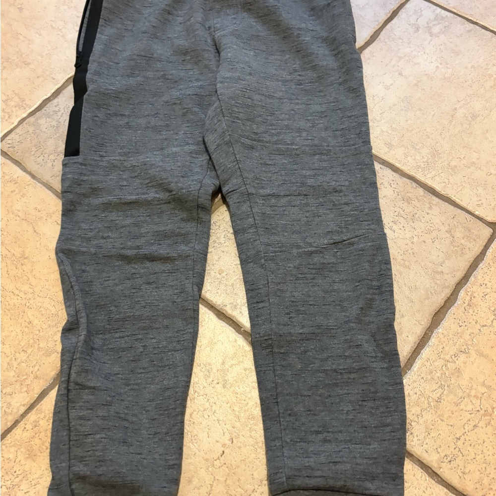 American Eagle Outfitters Men's Heather Gray Joggers